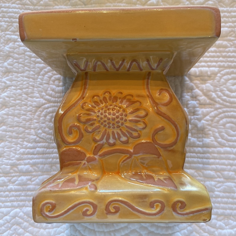 Pedestal - Picture 3 of 10